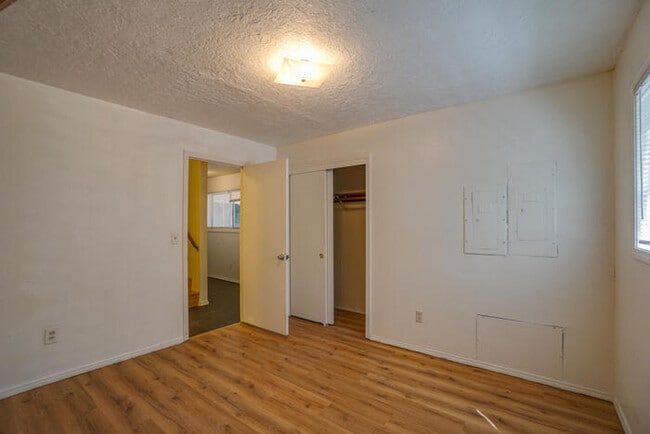 Building Photo - COUNTRY LIVING IN WASHOUGAL