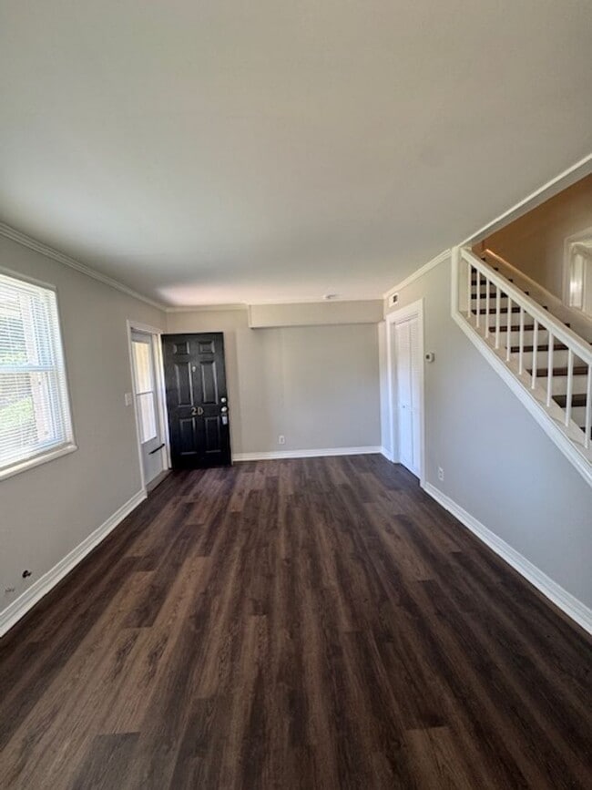 Building Photo - Downtown living at its best!  This Cute - ...