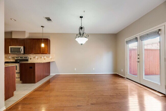 Building Photo - Dog friendly 3-2.5-2 Townhome in the heart of Plano!