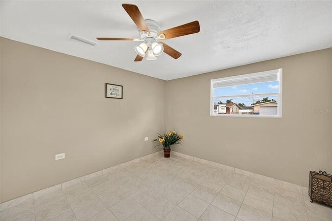 Building Photo - 3742 Elmwood Dr