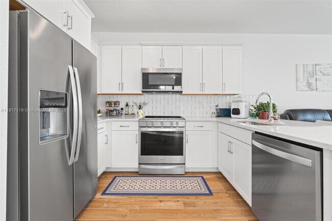 Building Photo - 210 SW 170th Ave