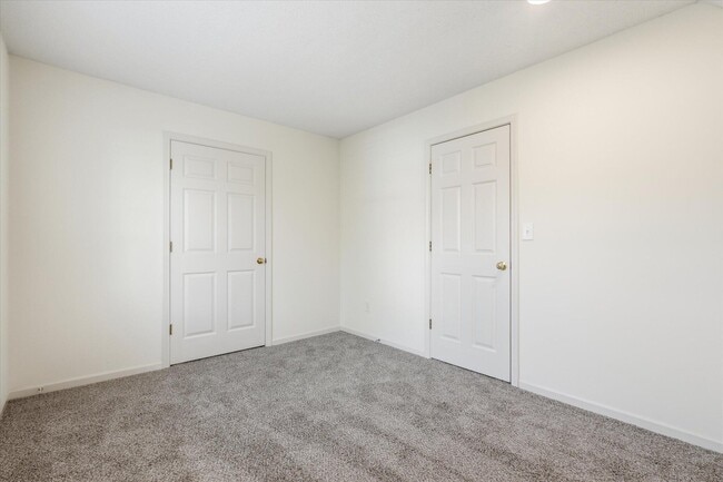 Building Photo - 417 N Village Cir