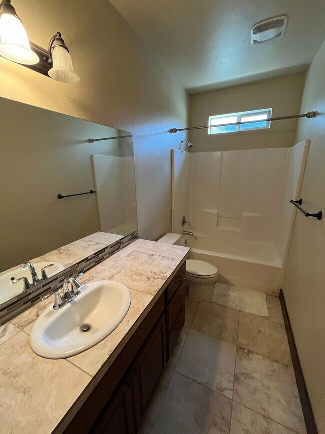 Building Photo - 61064 SE Ruby Peak Ln