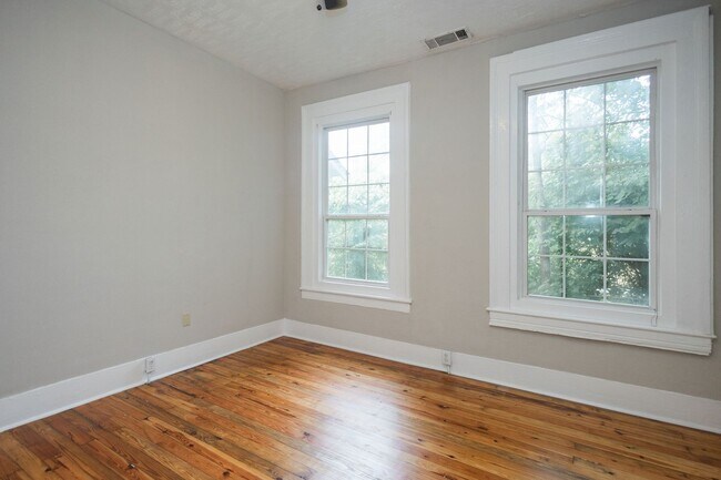 Building Photo - 315 W Chappell St