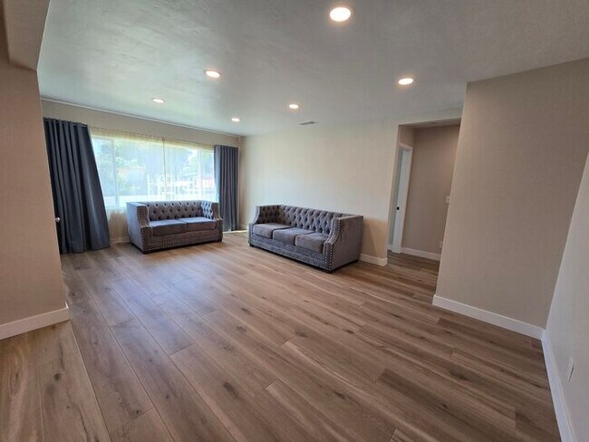 Building Photo - Charming Chula Vista Home with Spacious Yard in a Prime Location
