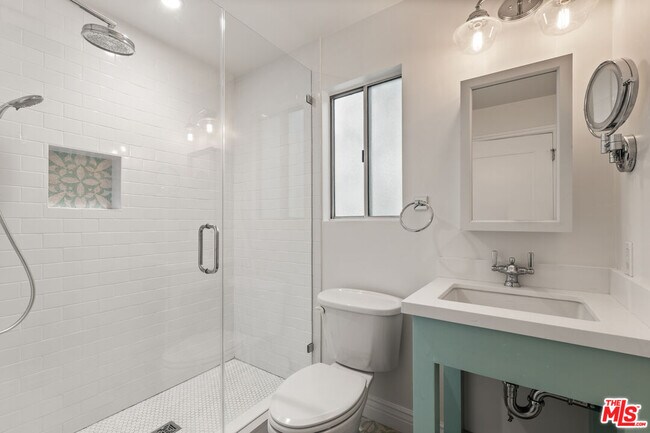 Building Photo - 8505 Gulana Ave