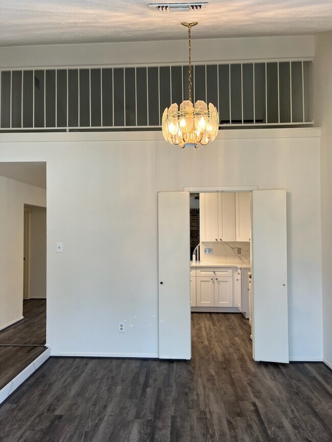Building Photo - 10214 Green Valley Ln