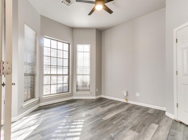 Building Photo - 17121 Kemble Ln