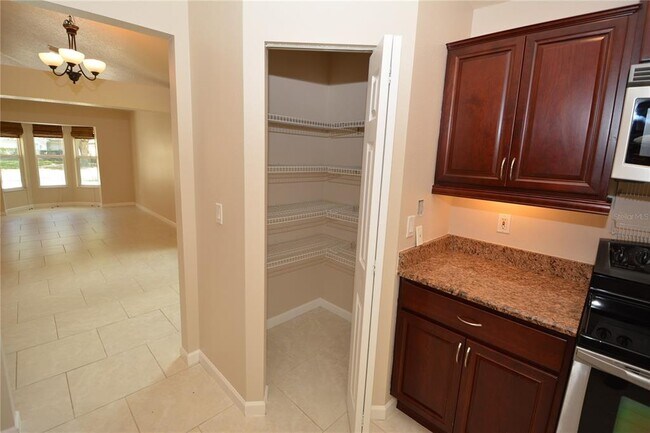 Building Photo - 56 Shinnecock Dr