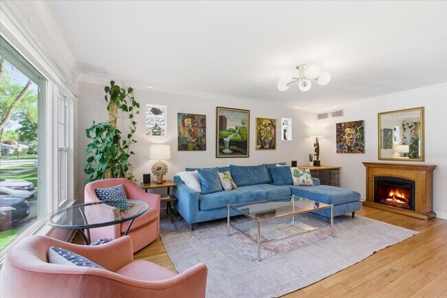 Building Photo - 9237 Lincolnwood Dr