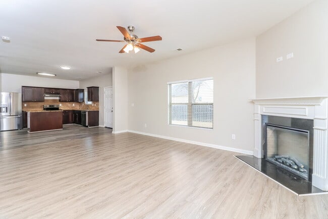 Building Photo - 8581 Braylen Manor Dr