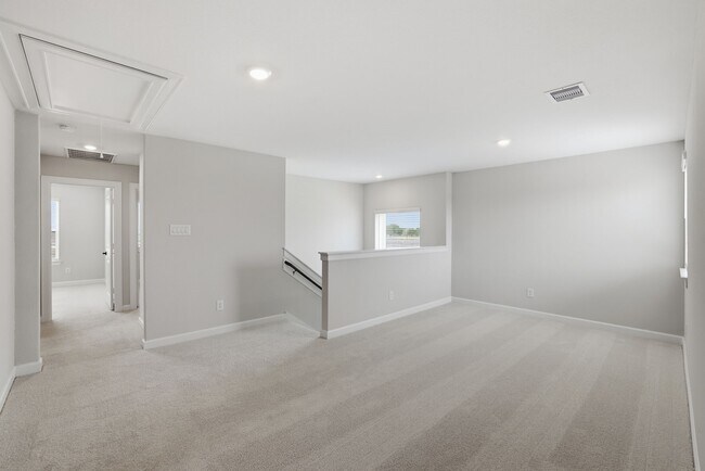 Building Photo - 3060 Sorrento Hl Dr