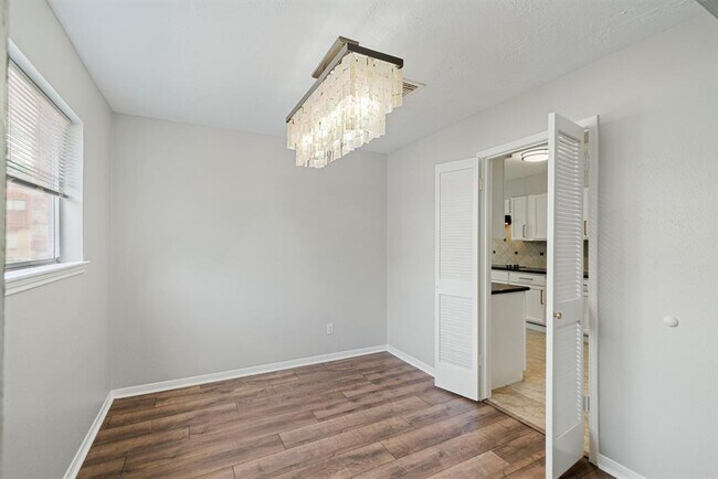 Building Photo - 801 Thornwood Dr