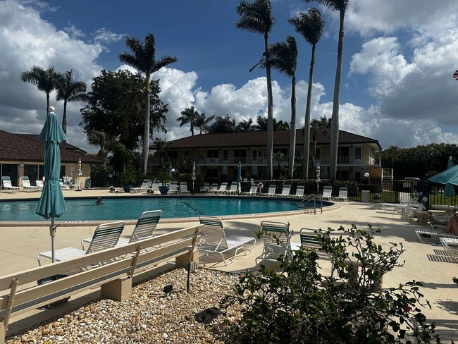Building Photo - Renovated Condo. Prime Marco Location. Uti...