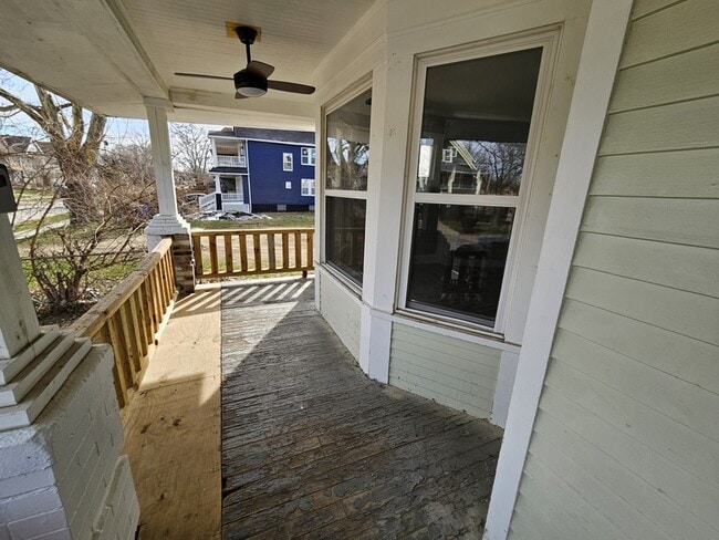 Building Photo - 9208 Pierpont Ave