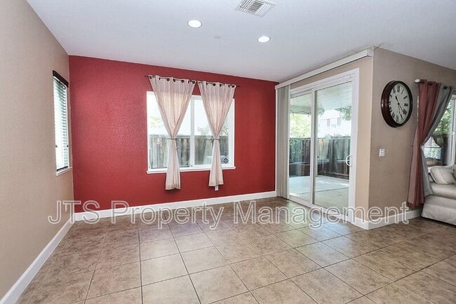 Building Photo - 1427 Bicker Cir