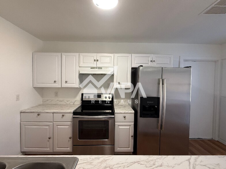 Building Photo - 7223 Glen Haven Dr