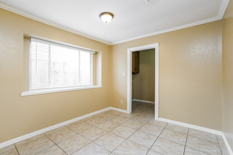 Building Photo - 23331 Bayleaf Dr