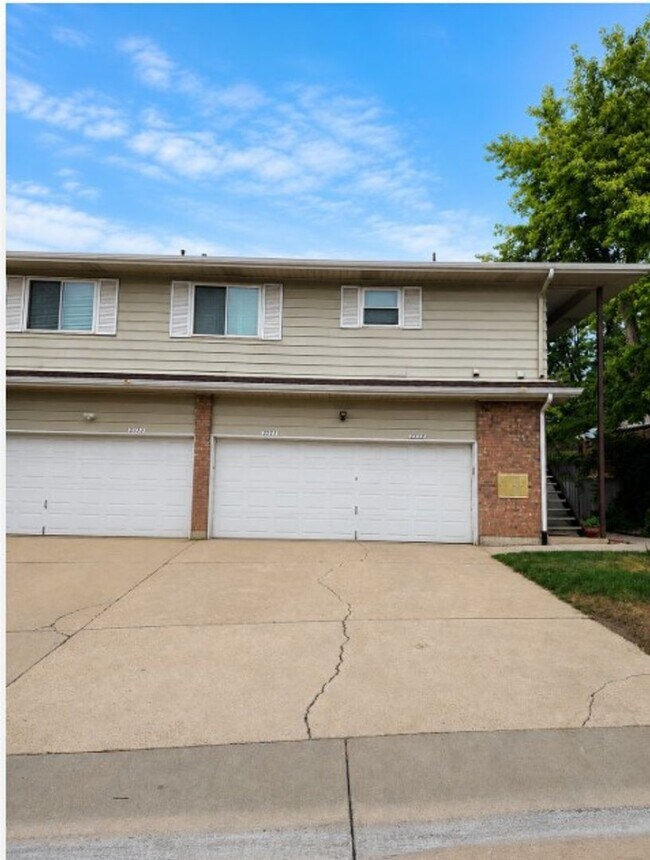 Building Photo - 9777 Orangewood Dr