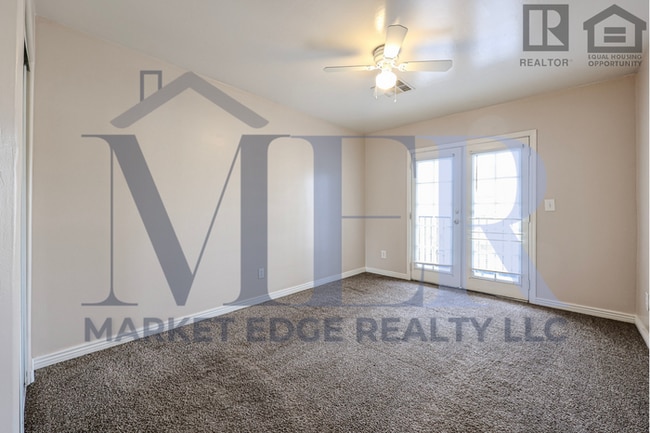 Building Photo - 3Bed/2.5Bath Townhouse at 24th St/Thomas! Move-In ready on 06/11/2026! -- NO HOA!