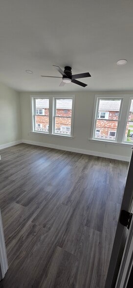 Building Photo - 1009 East Ave