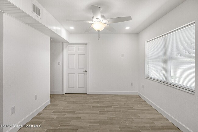 Building Photo - 2364 Pineapple Ave