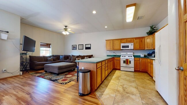 Building Photo - 218 Cynthia Loop NW