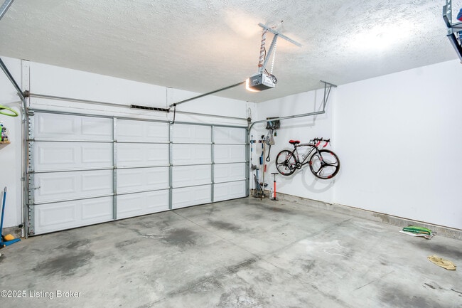 Building Photo - 1041 Autumn Crest Ln