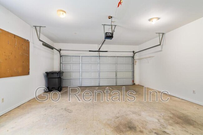 Building Photo - 117 Camden Lake Dr