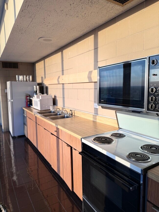 Building Photo - 1560 N Sandburg Terrace