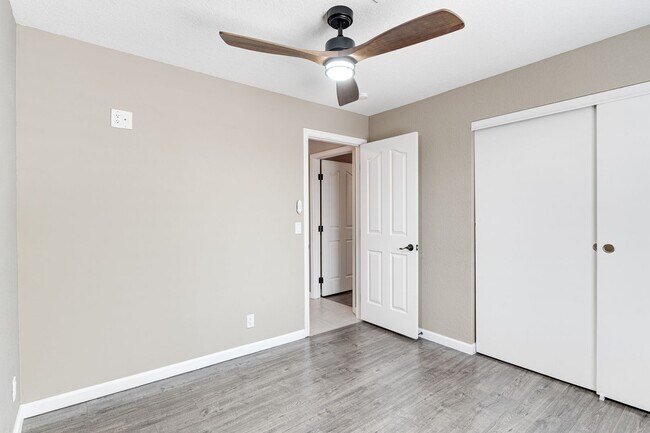 Building Photo - Remodeled 3-Bedroom Condo with Fireplace 8...