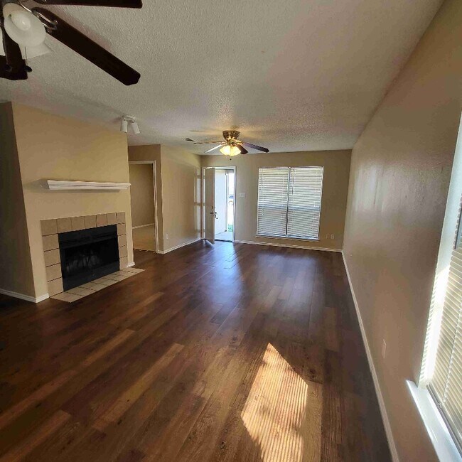Building Photo - 3414 Colonial Pl