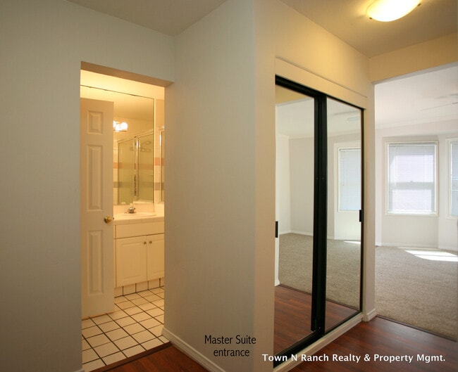 Building Photo - 5Br 2Ba single Family Home