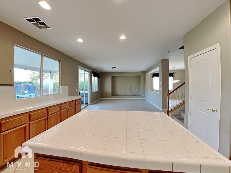 Building Photo - 2728 La Porte Ct