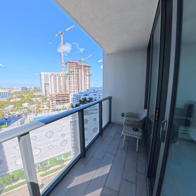 Building Photo - 650 NE 32nd St