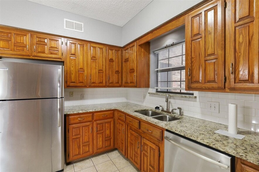 Building Photo - 8943 Camfield Way St