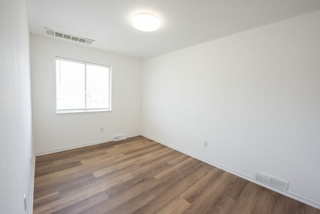 Building Photo - 3012 Larkmoor St