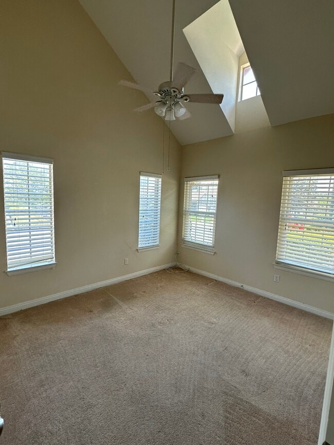 Building Photo - 898 English Holly Ln