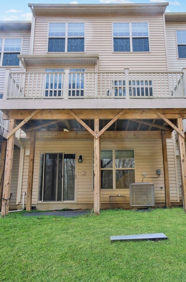 Building Photo - 15200 Lady Lauren Ln