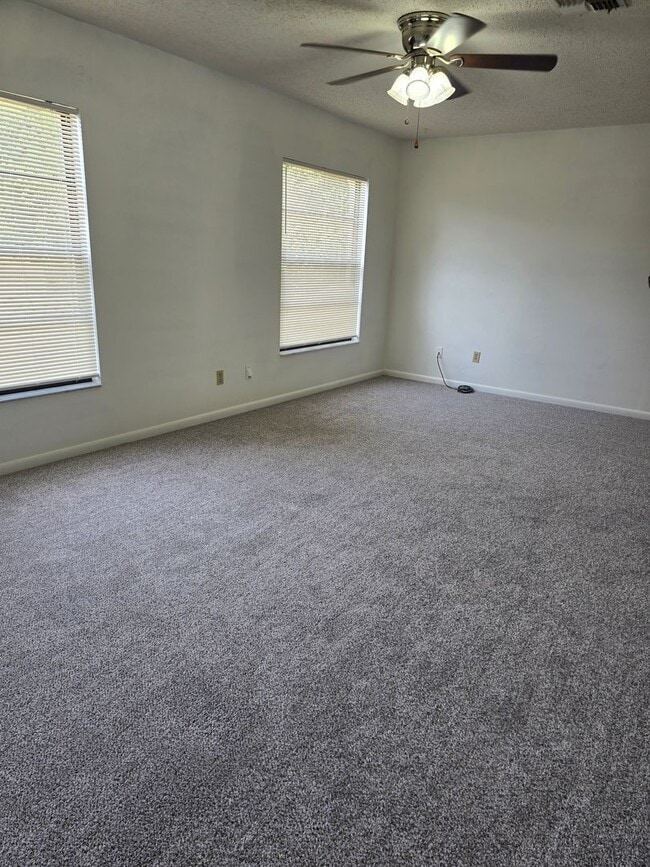 Building Photo - Spacious 3/2/2 in Citrus Springs!!!