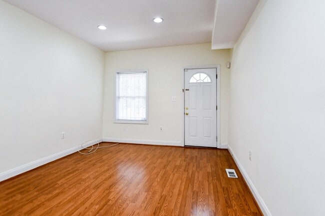 Building Photo - 1651 Gales St NE