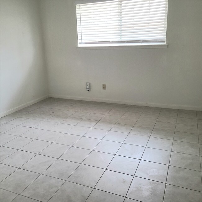 Building Photo - 1006 Walnut Bend Ln