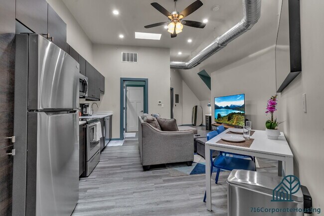 Building Photo - Furnished 2-Bedroom, 2-Bath Apartment near the Medical Campus