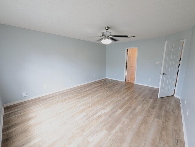 Building Photo - 9516 Brentwood Blvd