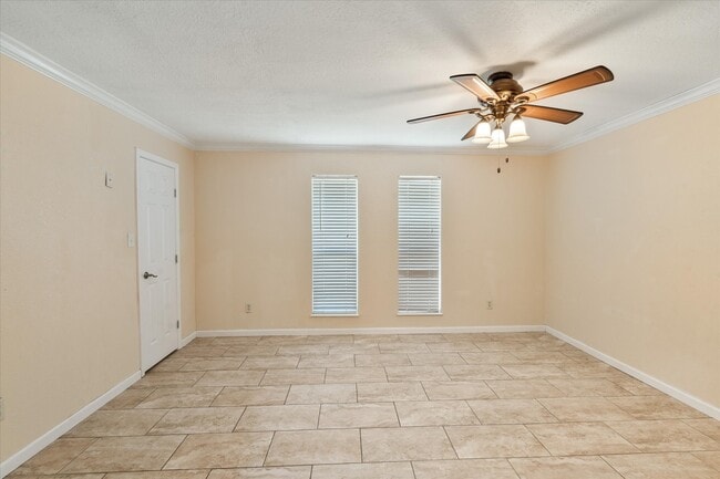 Building Photo - 16930 Stardale Ln