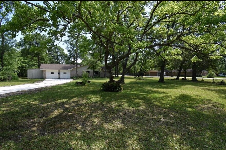 Building Photo - 126 Rollingwood St