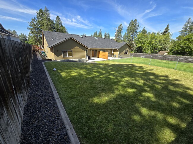 Building Photo - 12522 N Denver Dr