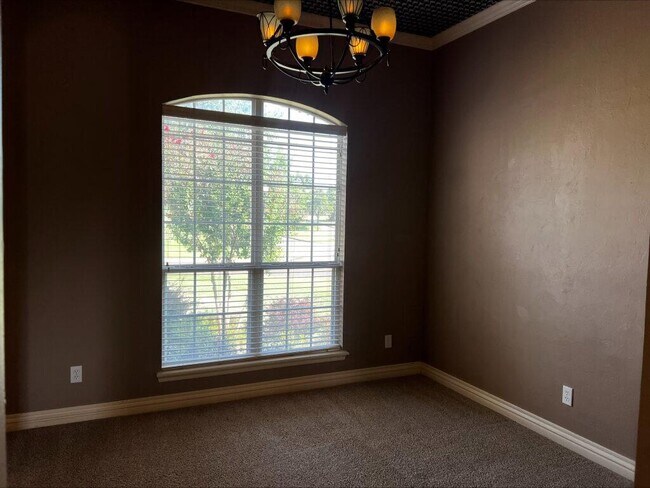 Building Photo - 13111 Red Oak Dr