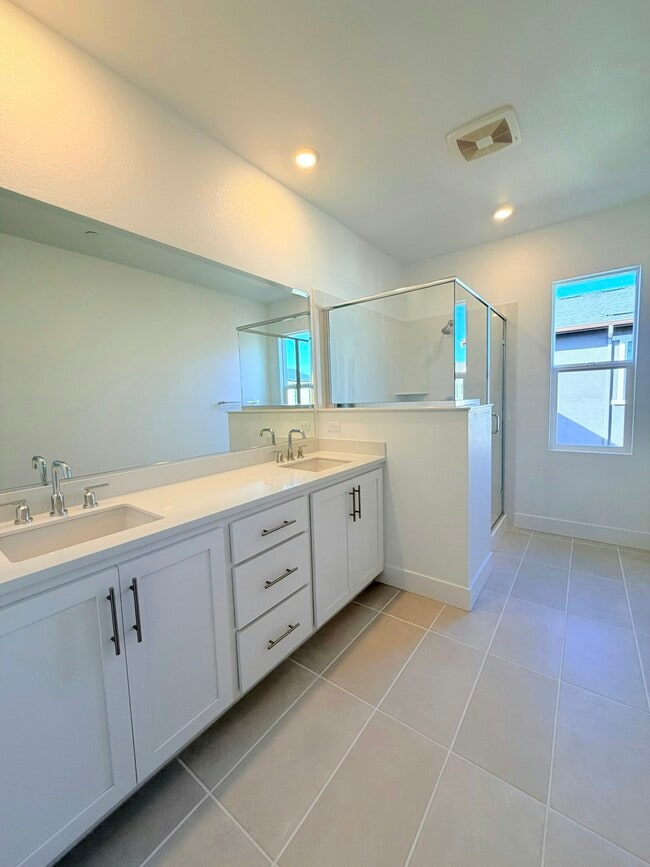 Building Photo - 397 N Paso Robles Dr