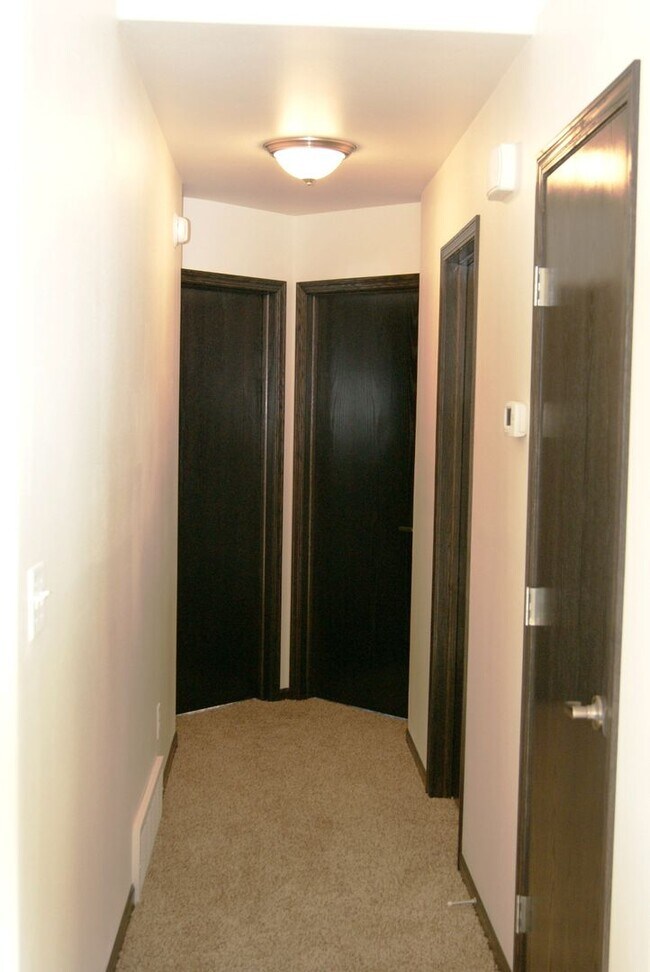 Building Photo - 4 Bed 3 Bath Single Family Home